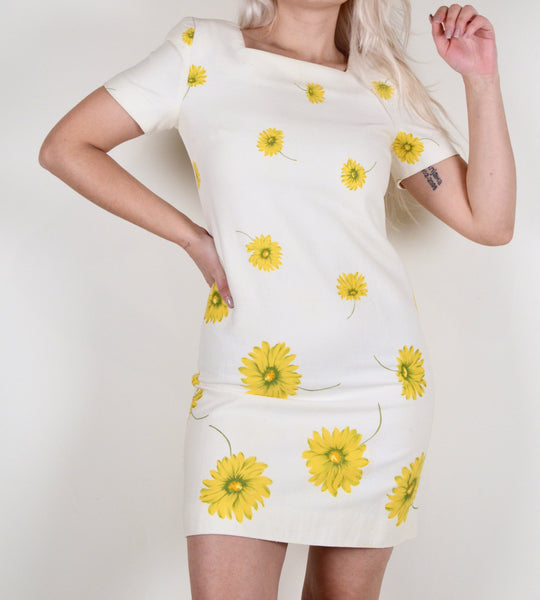 Miss Selfridge angel sleeve midi dress in daisy print | ASOS