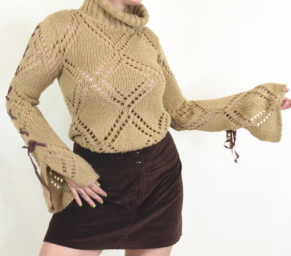 Y2K Does 70s Beige Lace Up Sleeve Sweater